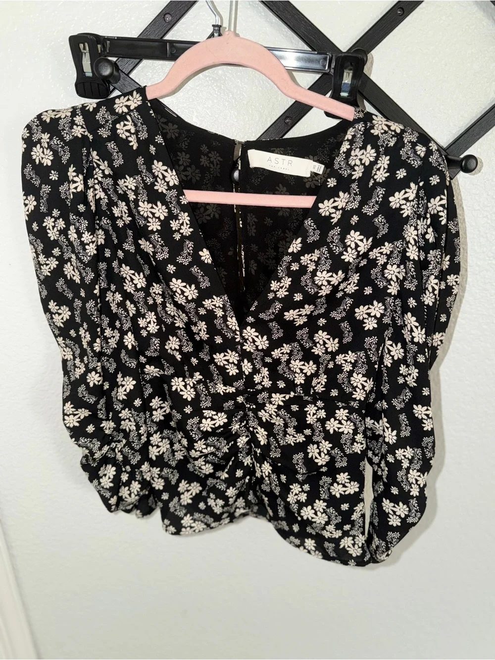 ASTR The Label Black Floral Ruched Peplum Blouse Long Sleeve V-Neck Women’s XS